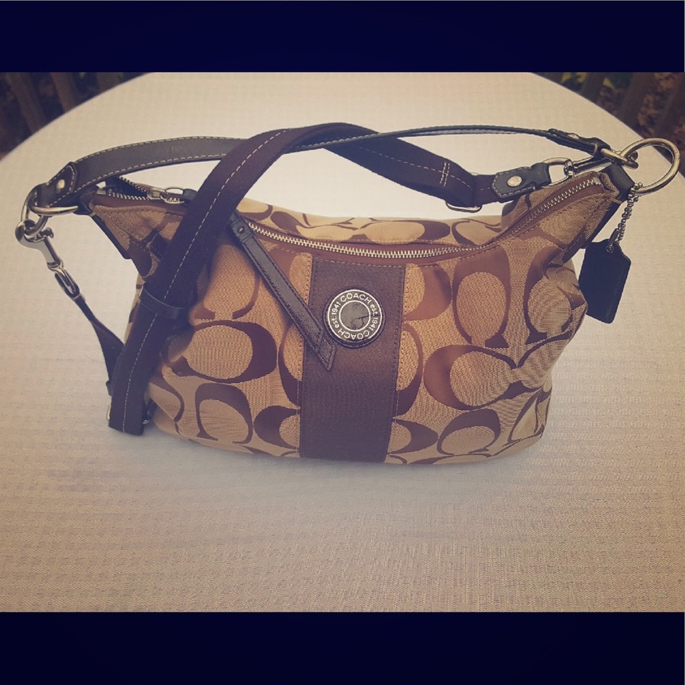 Coach hand/crossbody bag
